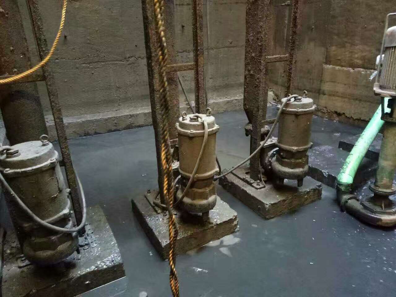 岗巴污水池清理